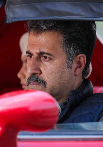 یکی میاد دنبالم